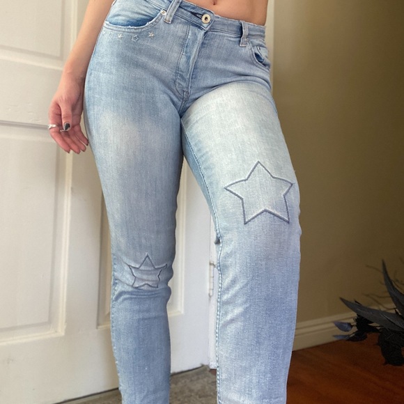 H&M Star embroidered Denim Jeans. Light wash, mid rise, size 6 - Picture 2 of 5